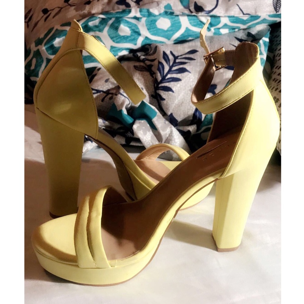 Lemon 🍋 green block heels